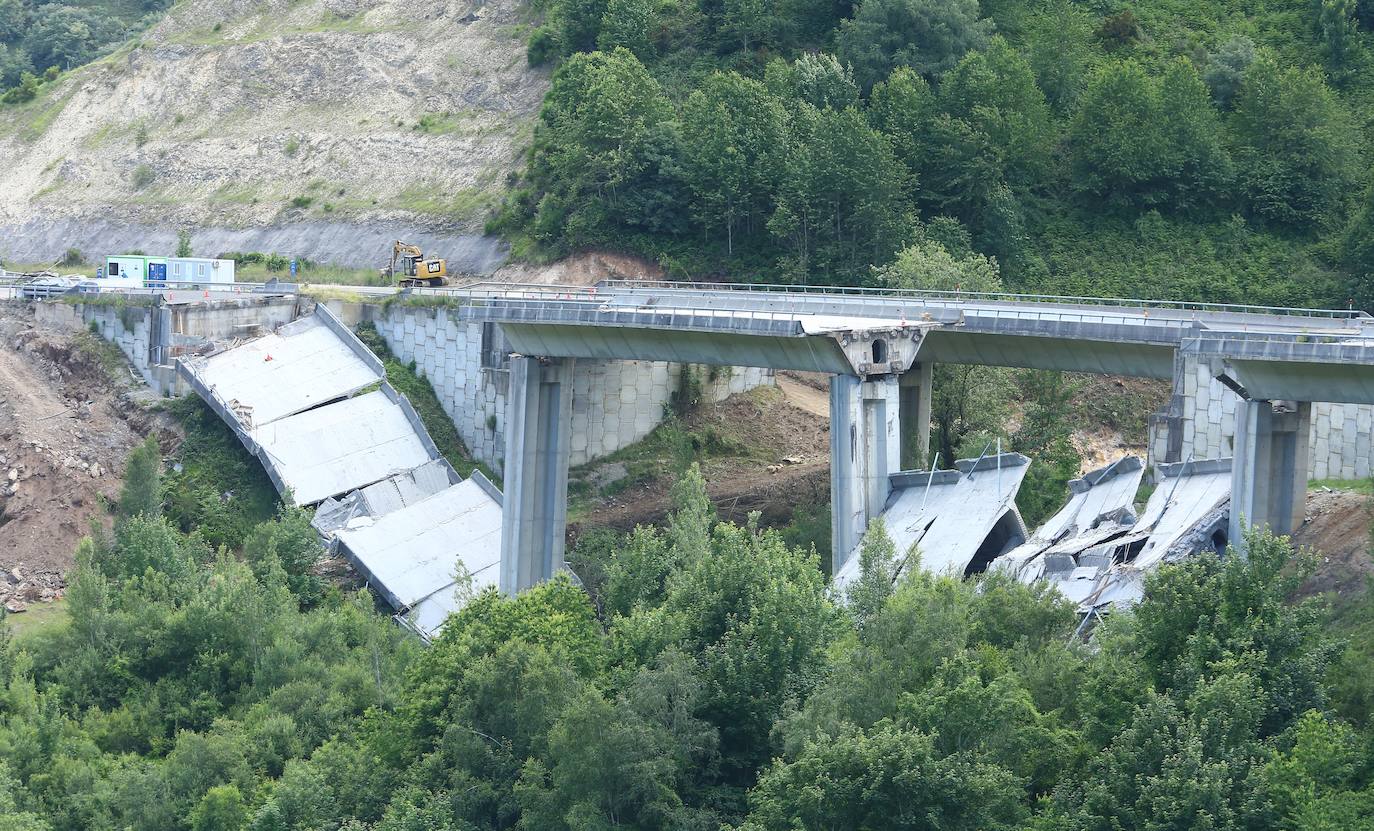 Las 'hidrodemoliciones' y el 'cansancio' del hormigón 'impulsaron' un el desplome de los viaductos de la A-6. El Ministerio, en base a dos modelos de simulación diferentes, remarcan que un conjunto de factores causó el desplome de la estructura.