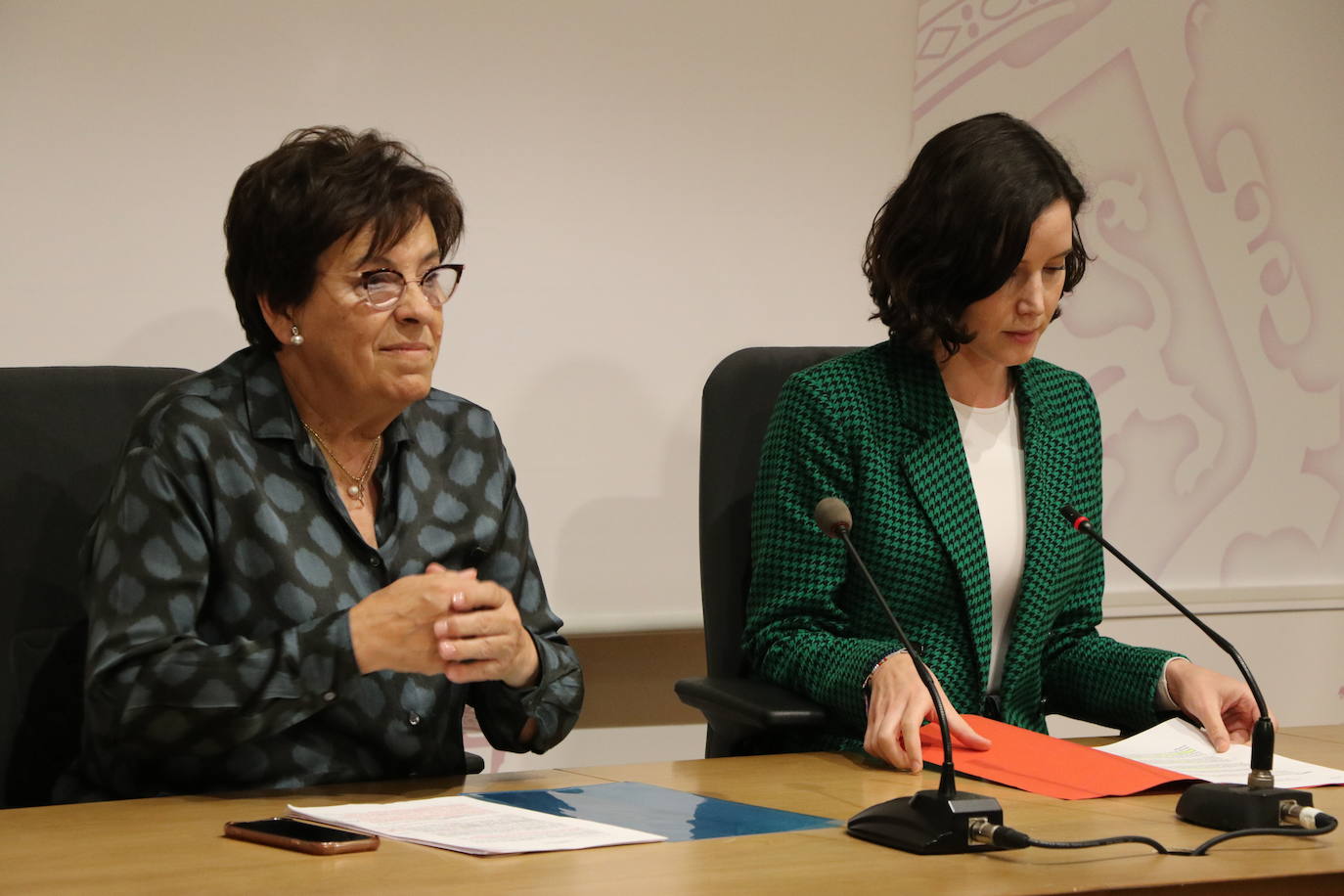 El Psoe de León cierra su ciclo de conferencias por los 40 años de la victoria de Felipe González con una charla impartida por la diputada nacional Andrea Fernández y la profesora Elena Aguado sobre la justicia social en España.