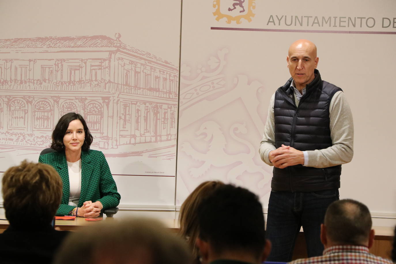 El Psoe de León cierra su ciclo de conferencias por los 40 años de la victoria de Felipe González con una charla impartida por la diputada nacional Andrea Fernández y la profesora Elena Aguado sobre la justicia social en España.