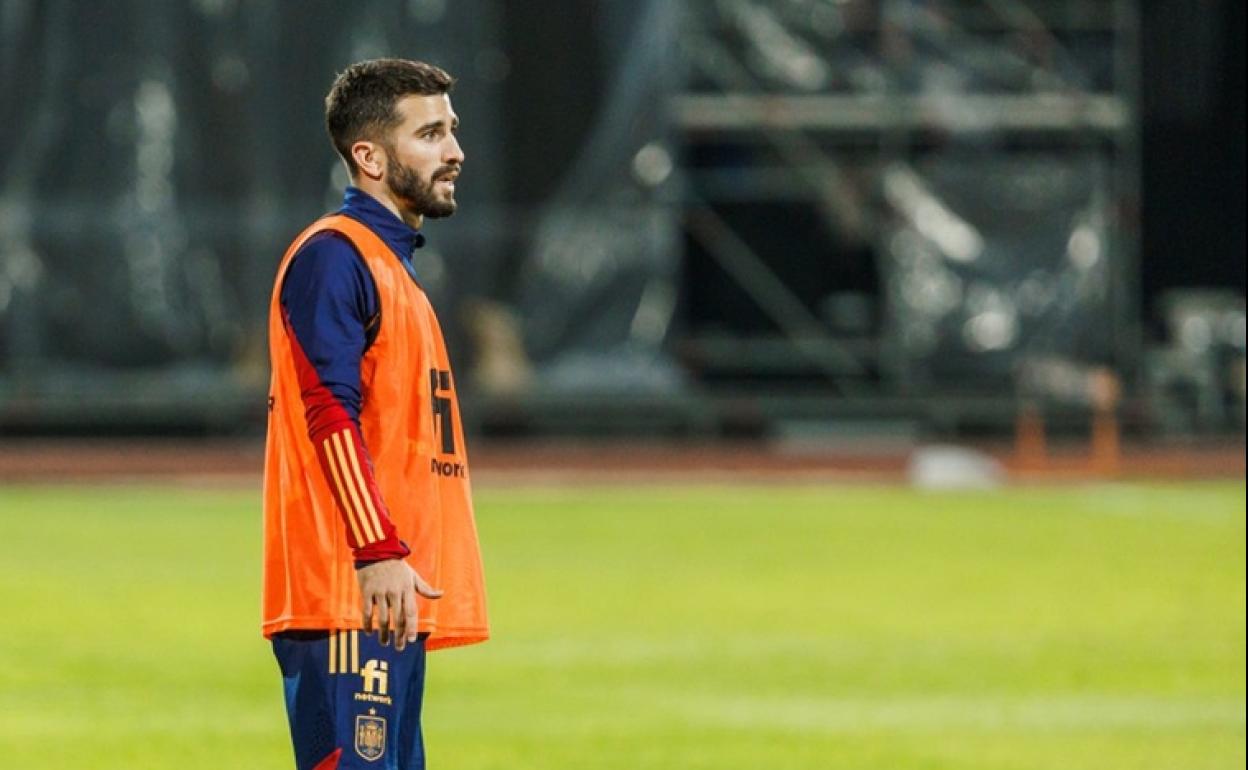 José Gayà, durante un entrenamiento de España.