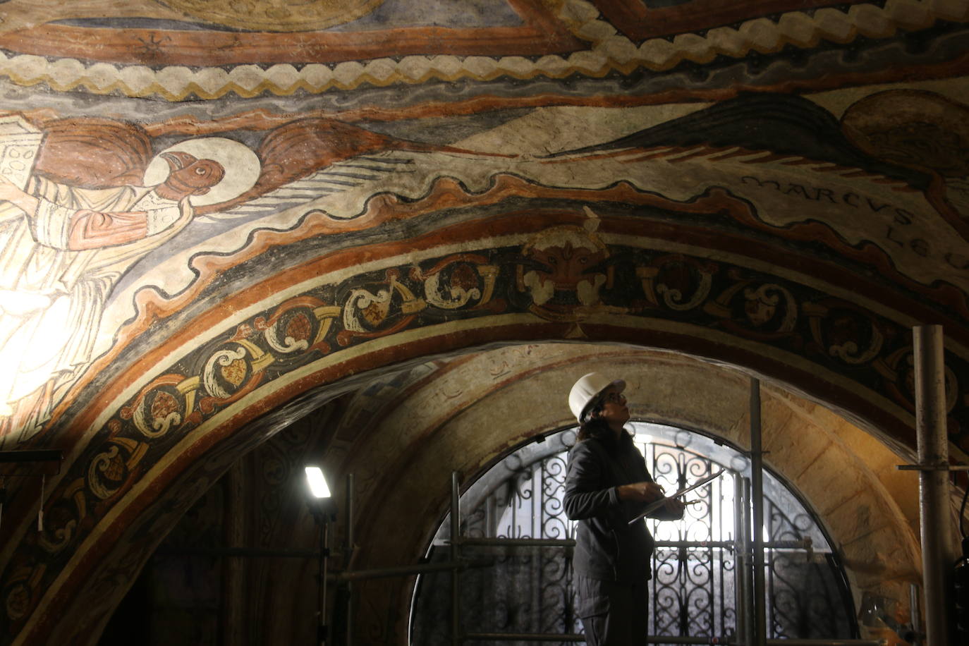 Visita a la restauración de las pinturas del Panteón Real de la Colegiata de San Isidoro