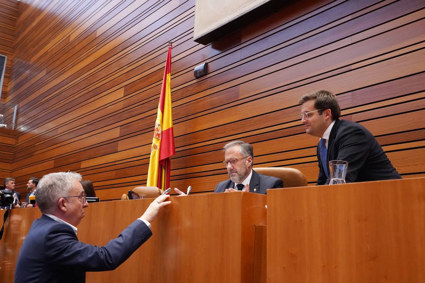 El presidente de las Cortes Carlos Pollán durante el Pleno de las Cortes de Castilla y León para el debate y votación de las enmiendas a la totalidad del proyecto de ley de Presupuestos Generales de la Comunidad para 2023 y del Proyecto de Ley de Medidas Tributarias, Financieras y Administrativas.