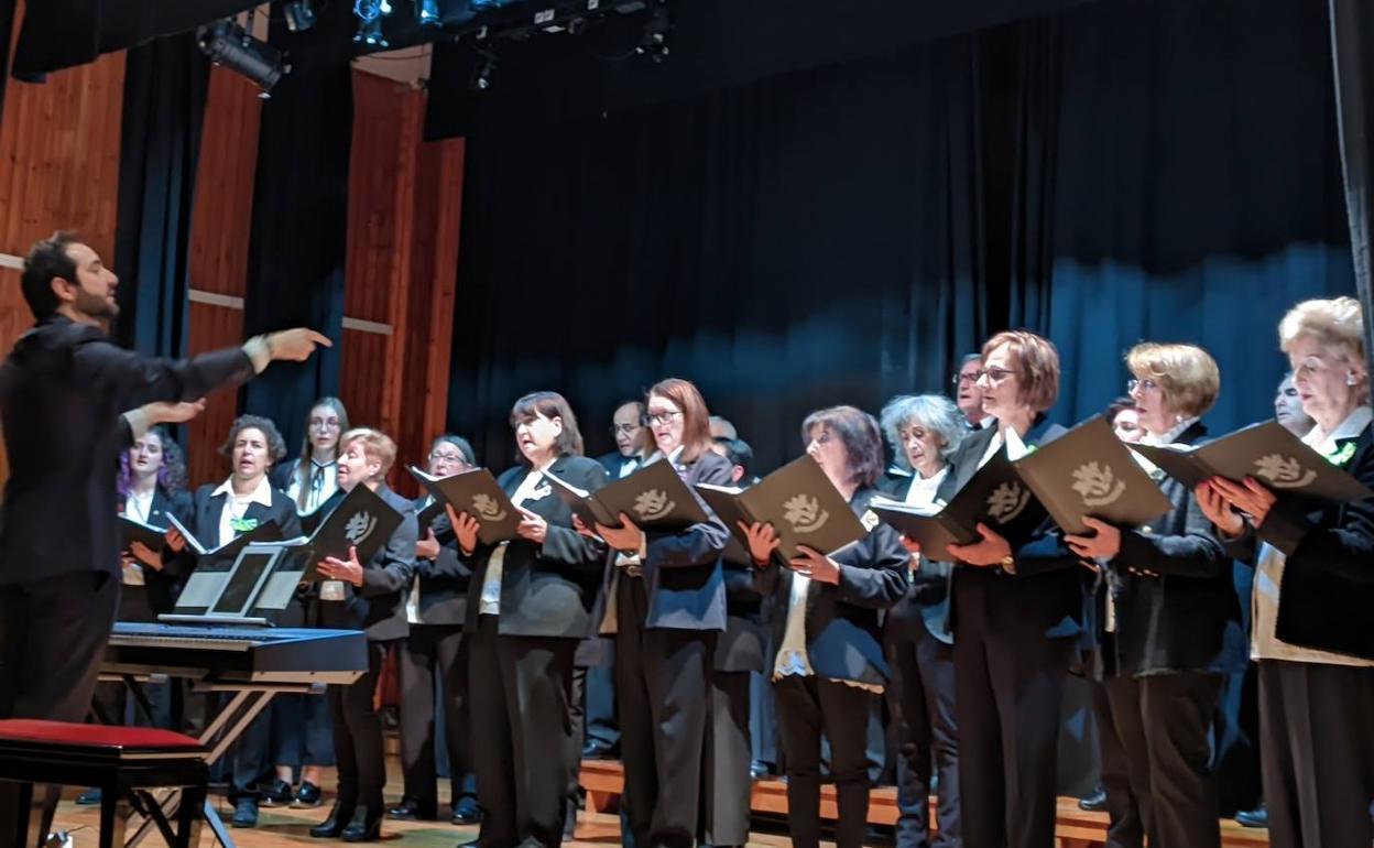 La Coral Coyantina durante el concierto de Santa Cecilia. 