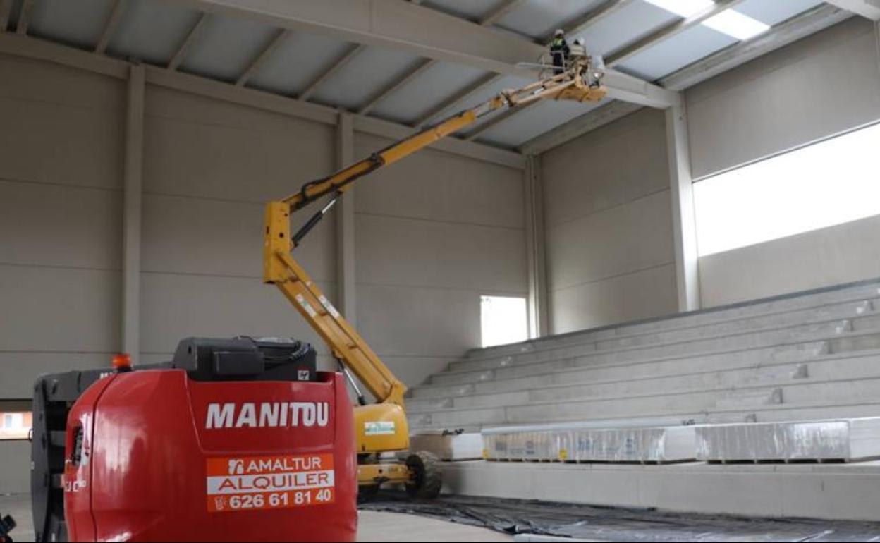 Imagen de la construcción del interior del Polideportivo de Puente Castro. 