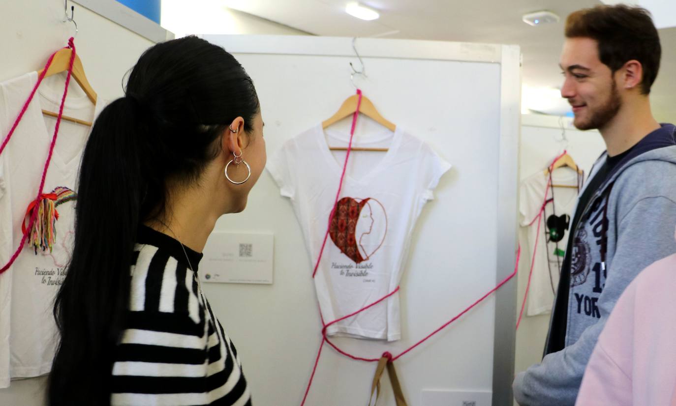 La Facultad de Educación de la Ule alberga la exposición 'Haciendo visible lo invisible'.