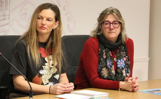 Galería. La responsable de la sección de fútbol femenino de la Cultural, Lara Blanco, y la concejala de Igualdad en el Ayuntamiento de León, Argelia Cabado, durante la presentación de la iniciativa 'UEFA Play Makers' en León.