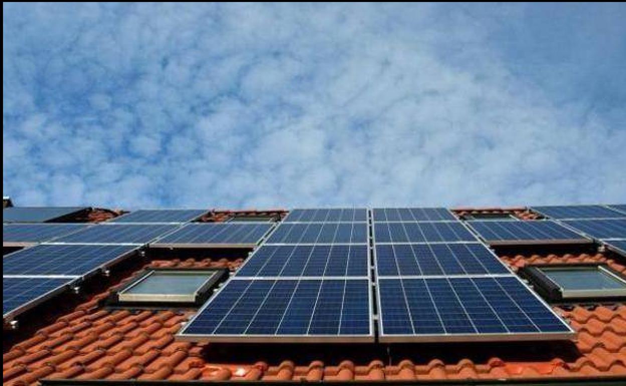 Paneles solares en una vivienda.