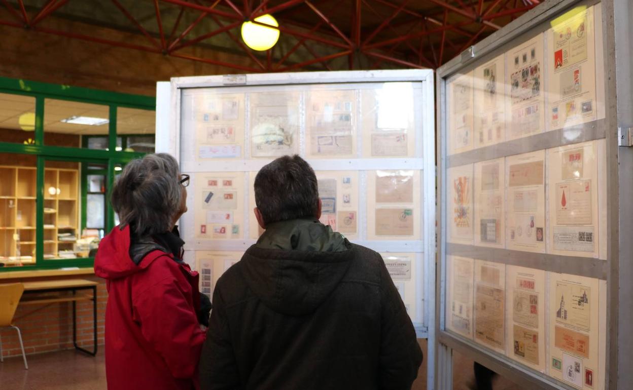 Una exposición de sellos conmemora los 170 años de la Facultad de Veterinaria de León.