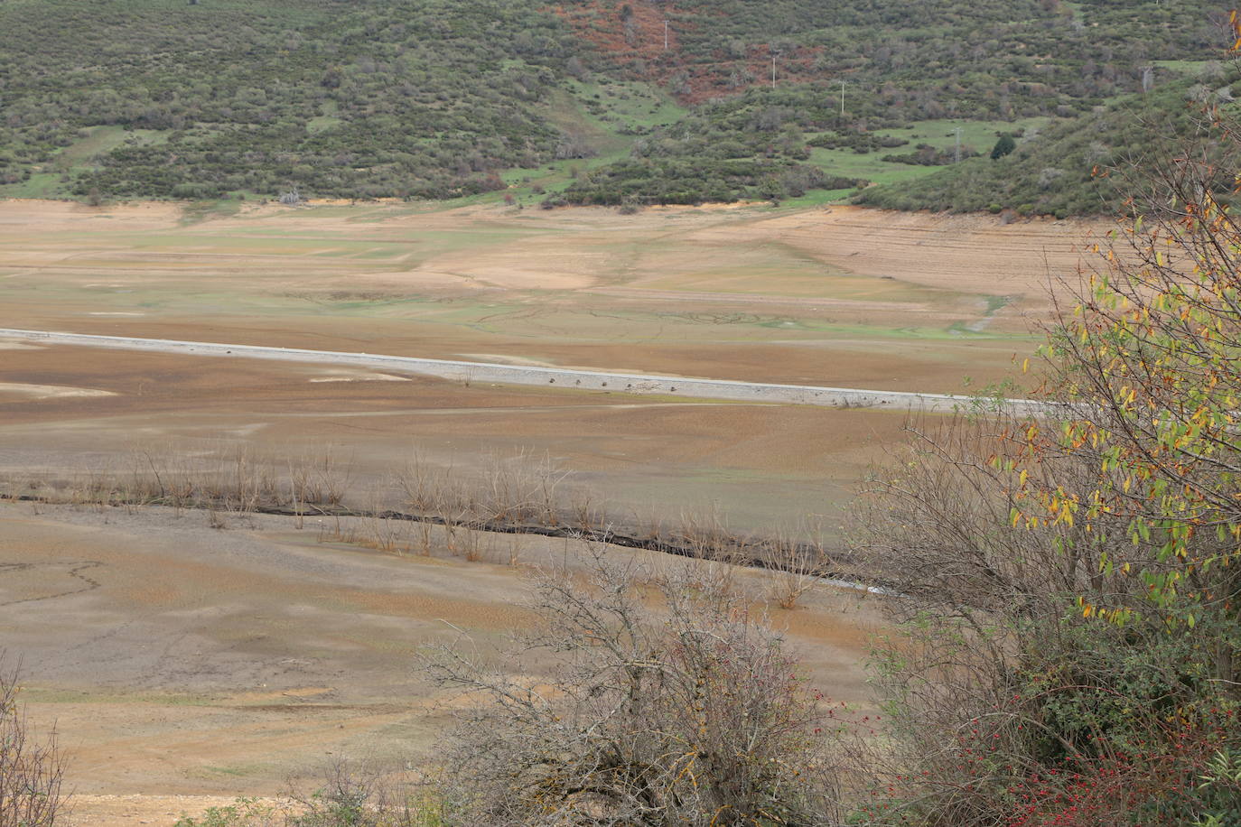 Con un 35% de agua embalsada, un dato que sigue sorprendiendo, el pantano de Riaño comienza una lenta recuperación. 