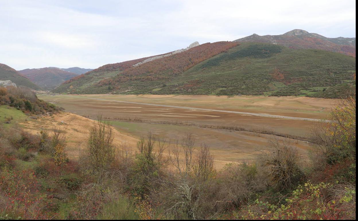 La Comisión ha analizado el desarrollo del año hidrológico 2021/2022, marcado por una reducción de aportaciones que ha supuesto unas entradas a los embalses muy inferiores a lo habitual.