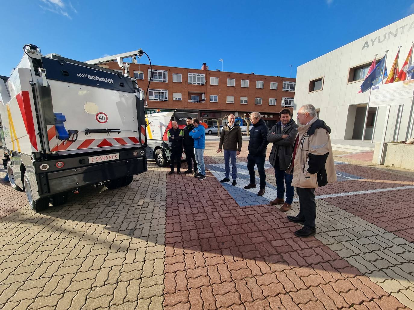 Villaquilambre ya cuenta con una nueva barredora.