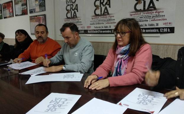 Los participantes firmaron el manifiesto de adhesión a la protesta. 