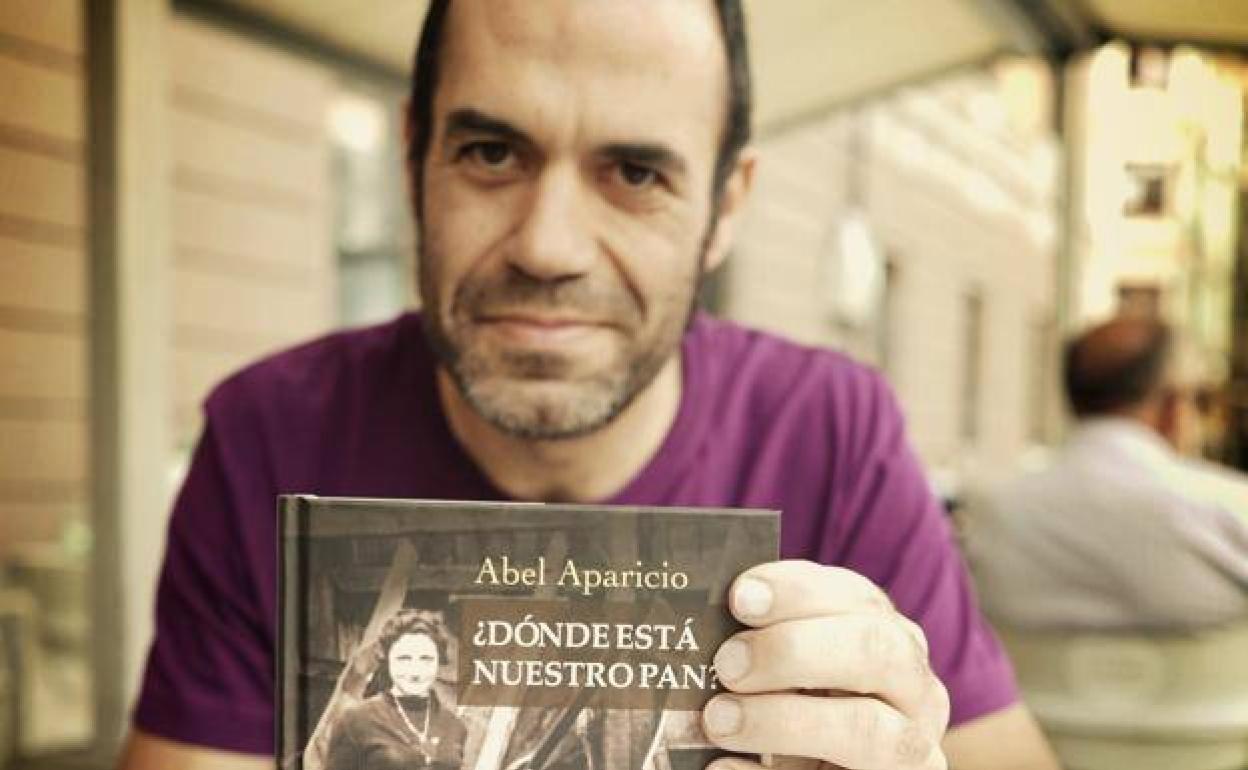 Abel Aparicio presenta su nuevo libro en Cacabelos.