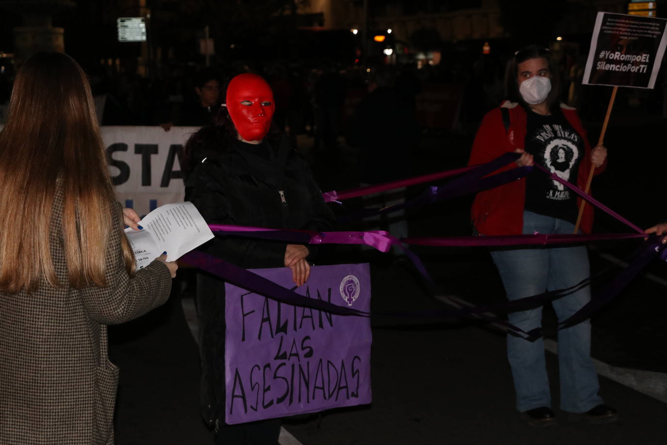 Algunos de los manifestantes de este 25N en la capital leonesa. 