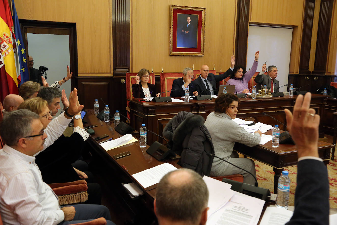 El Ayuntamiento de León celebra el preno ordinario del mes de noviembre en el salón de plenos de San Marcelo.