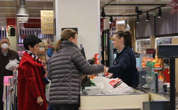 Galería. Comienza la Gran Recogida en los supermercados de León. 