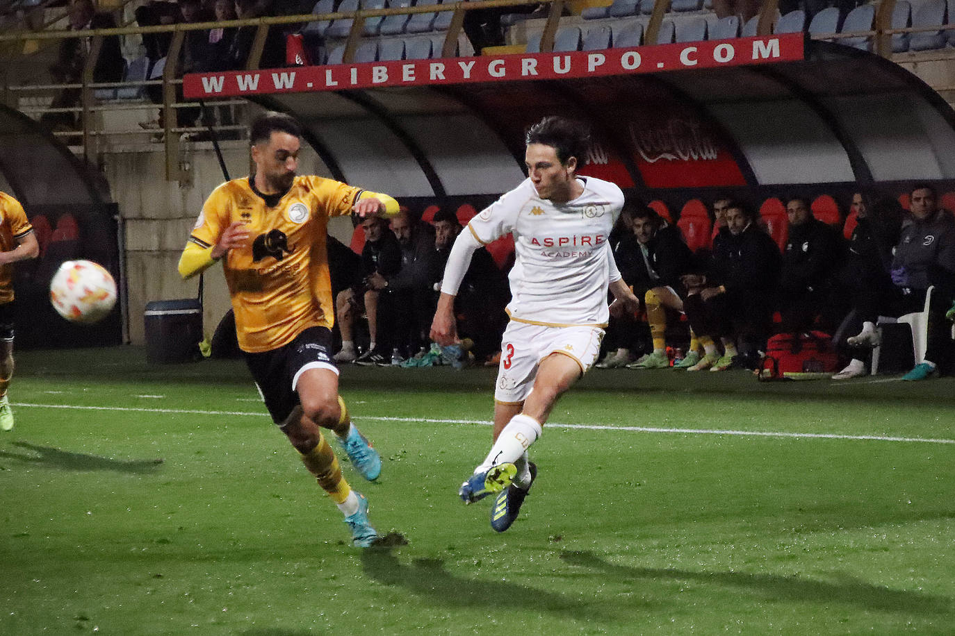 Partido correspondiente a la jornada 13 de la Primera RFEF.