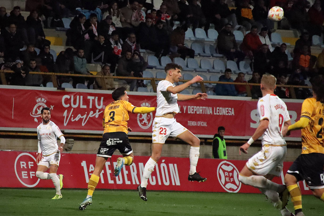 Partido correspondiente a la jornada 13 de la Primera RFEF.