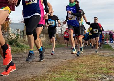 Imagen secundaria 1 - Miguel Rubio y Leticia Prieto brillan en el gélido páramo del Cross de Villabalter