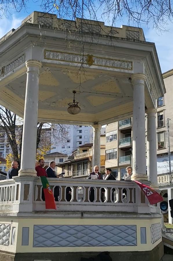 Lectura de los Decreta en la localidad lusa de Bragança.