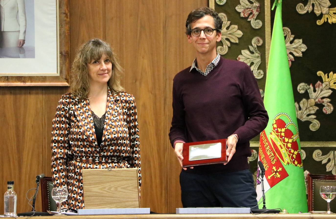 La Facultad de Educación celebró el pasado viernes la graduación de 432 estudiantes.