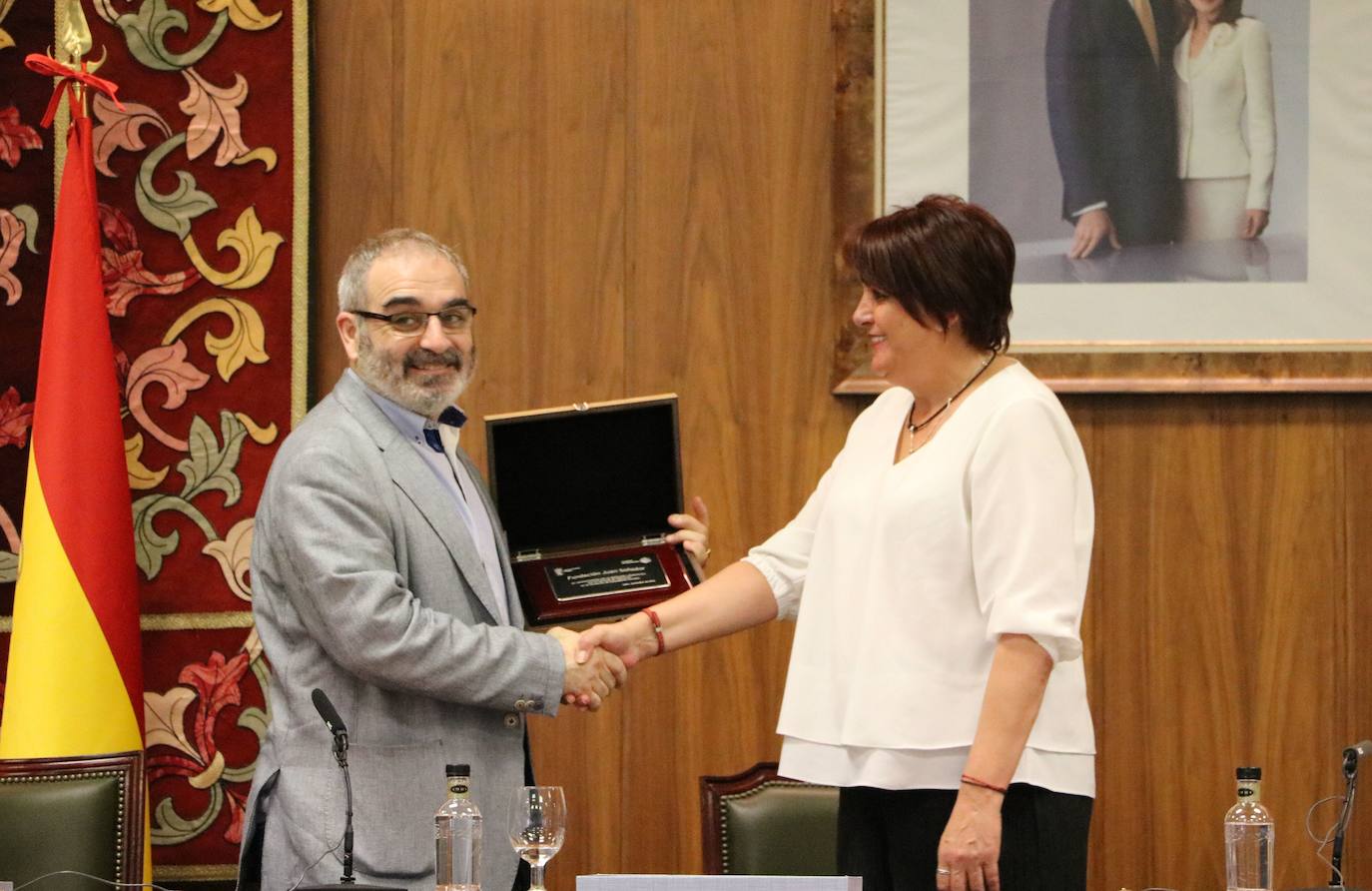 La Facultad de Educación celebró el pasado viernes la graduación de 432 estudiantes.