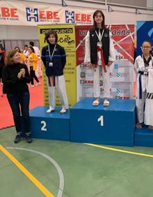 Imagen secundaria 2 - Sonia Roldán, del Club Saya de Valencia de Don Juan, conquista el Open Vila de Moana.