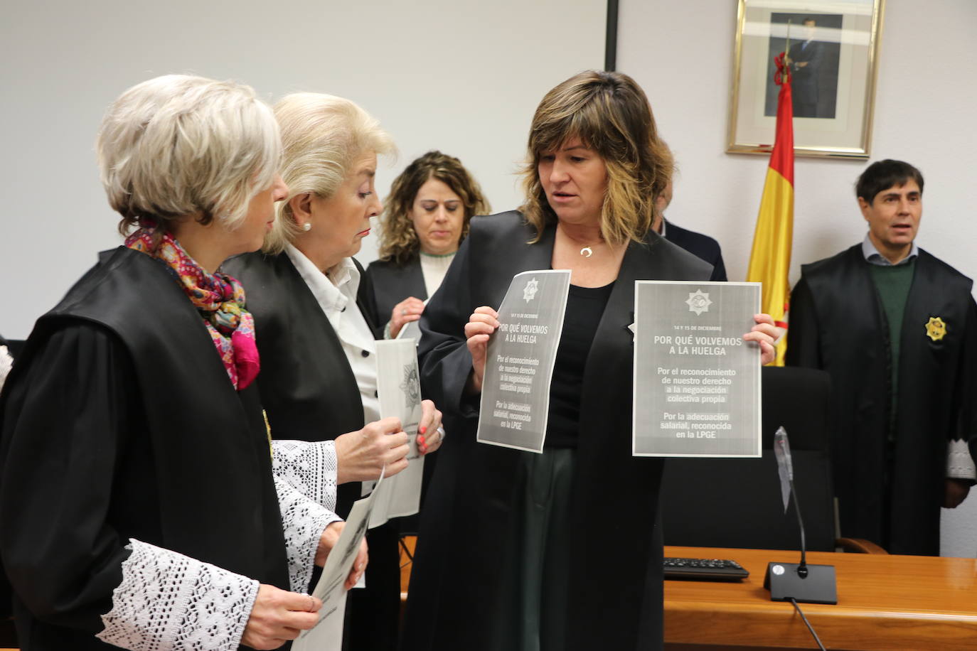 Los tres asociaciones de se unen por primera vez en una reivindicación conjunta para exigir al Minsiteri ode Justicia que cumpla los acuerdos alcanzados tras la desconvocatoria de huelga en el mes de abril.