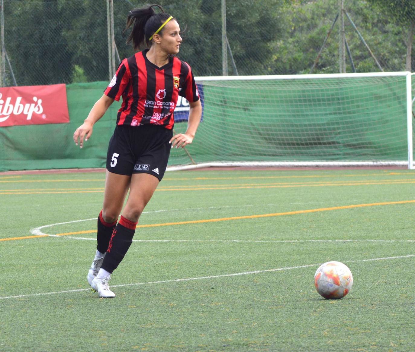 Maryame Atiq, jugadora del Unión Viera y natural de Veguellina de Órbigo ha debutado con la selección de Marruecos. 