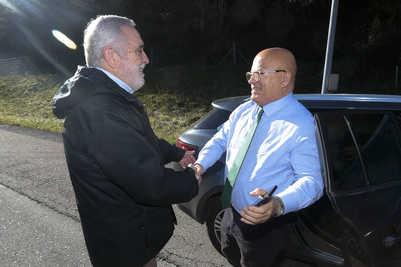 La delegada del Gobierno en Asturias, Delia Losa, y el subdelegado del Gobierno en León, Faustino Sánchez, se reúnen con el director general de Aucalsa, Eduardo Arrojo, para coordinar los protocolos de vialidad invernal. 