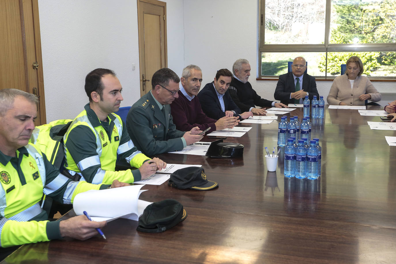 La delegada del Gobierno en Asturias, Delia Losa, y el subdelegado del Gobierno en León, Faustino Sánchez, se reúnen con el director general de Aucalsa, Eduardo Arrojo, para coordinar los protocolos de vialidad invernal. 