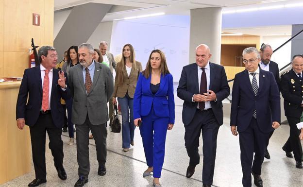 Diferentes autoridades acuden en Burgos a la presentación de la capitalidad para la ciudad castellana.