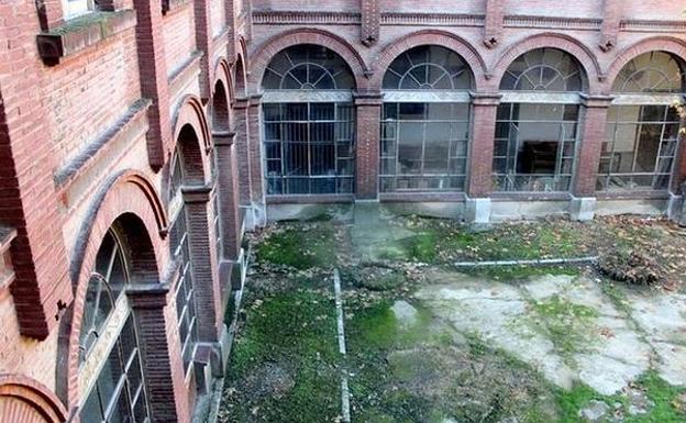 Patio del Seminario Mayor de León, lugar en el que se esperaba albergar la subsede.