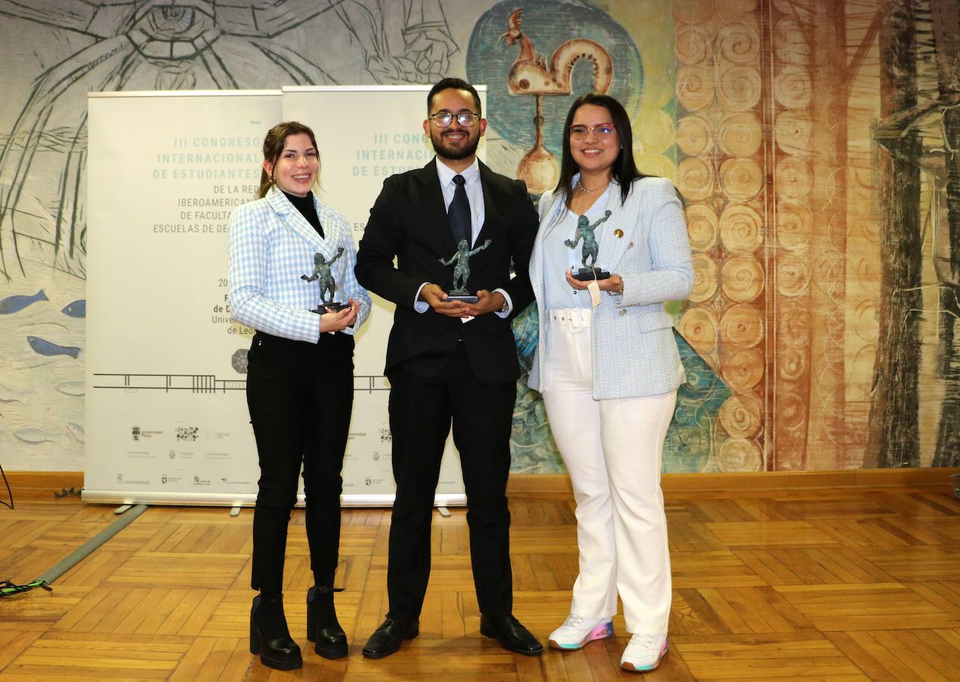 El rector de la ULE, Juan Francisco García Marín, presidió el acto celebrado en la Sala Gordón Ordás, en el que Bárbara Villalobos, de la Universidad Central de Chile se alzó con el primer premio por un trabajo sobre violencia obstétrica.