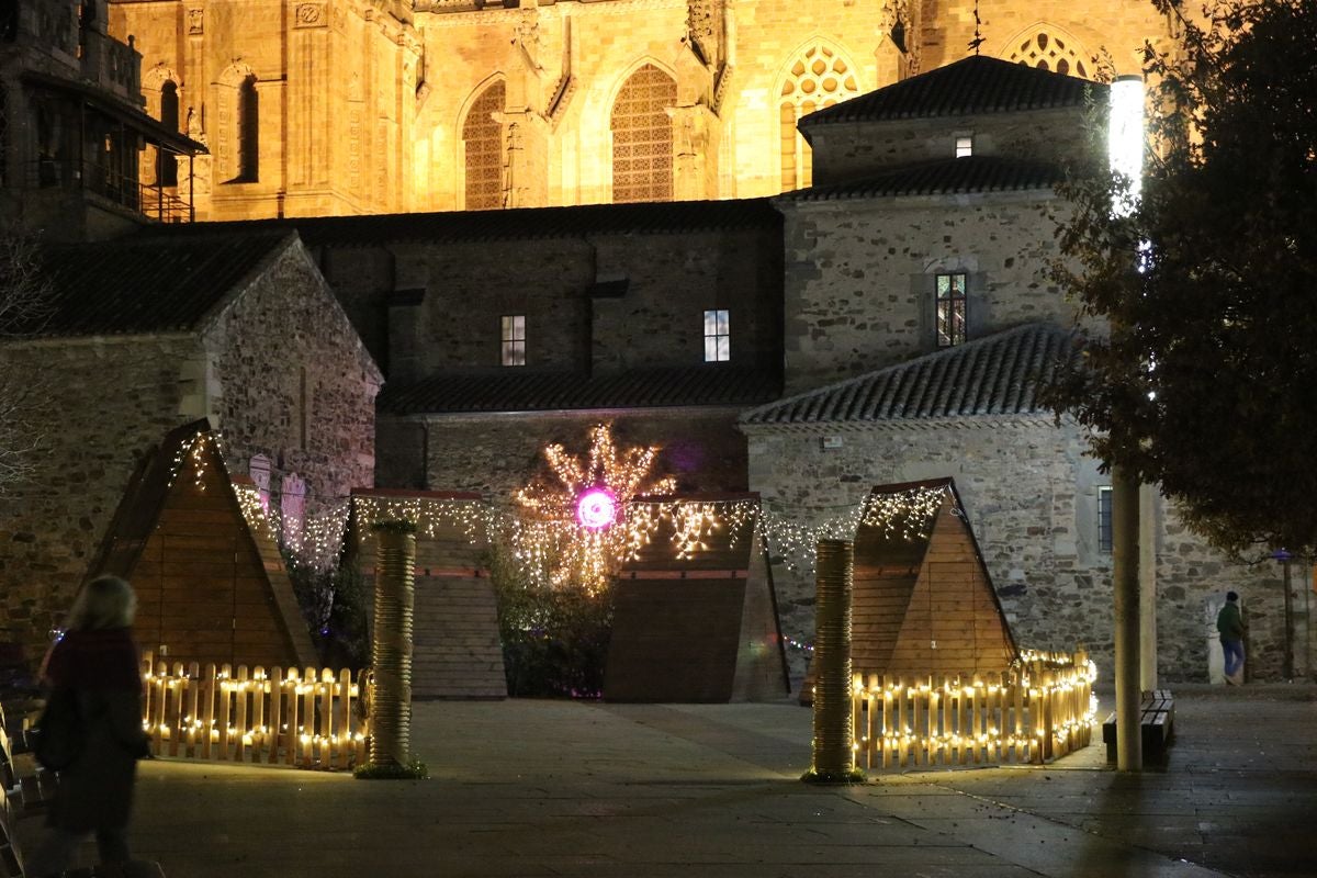 La ciudad ha vivido un gran encendido de luces que decorarán todas las calles astorganas hasta después de Reyes.