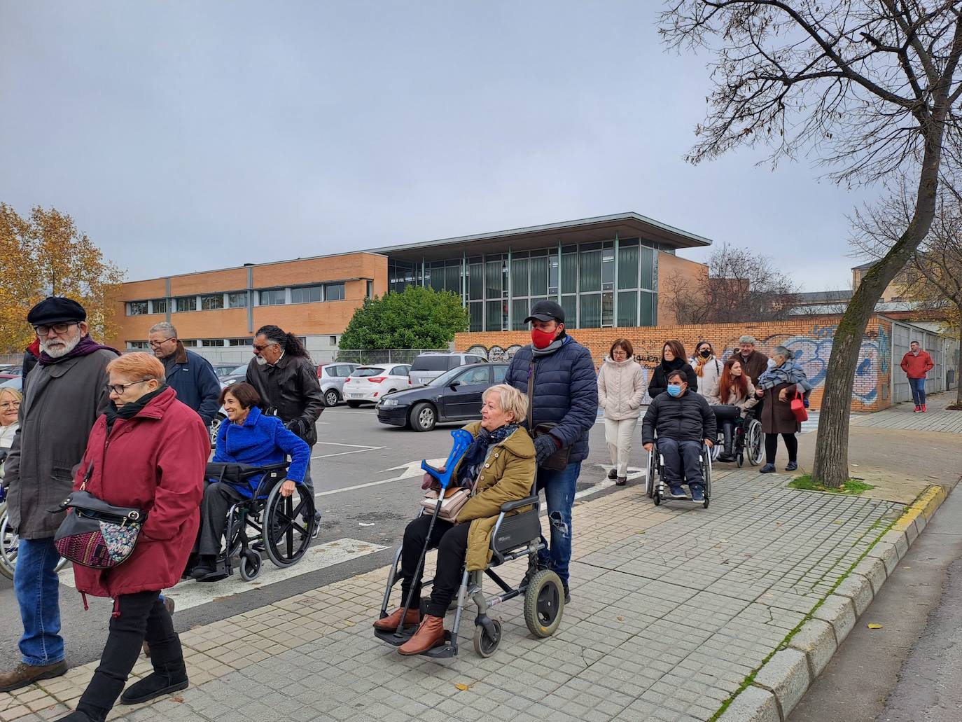 Ambi realizó un paseo en silla de ruedas como actividad reivindicativa y de sensibilización