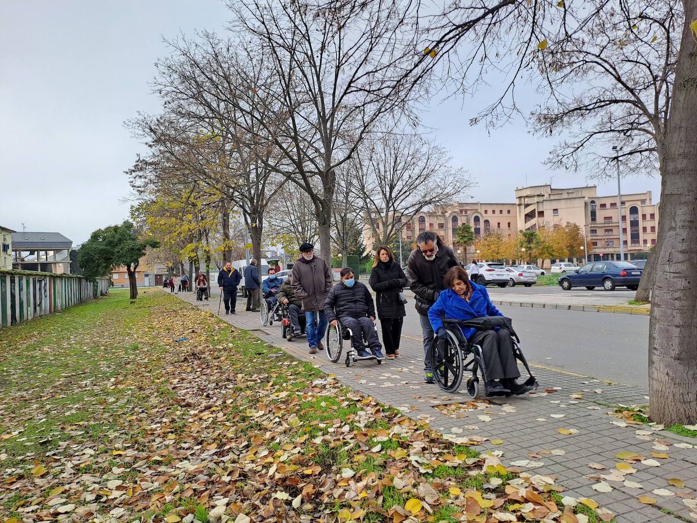 Ambi realizó un paseo en silla de ruedas como actividad reivindicativa y de sensibilización
