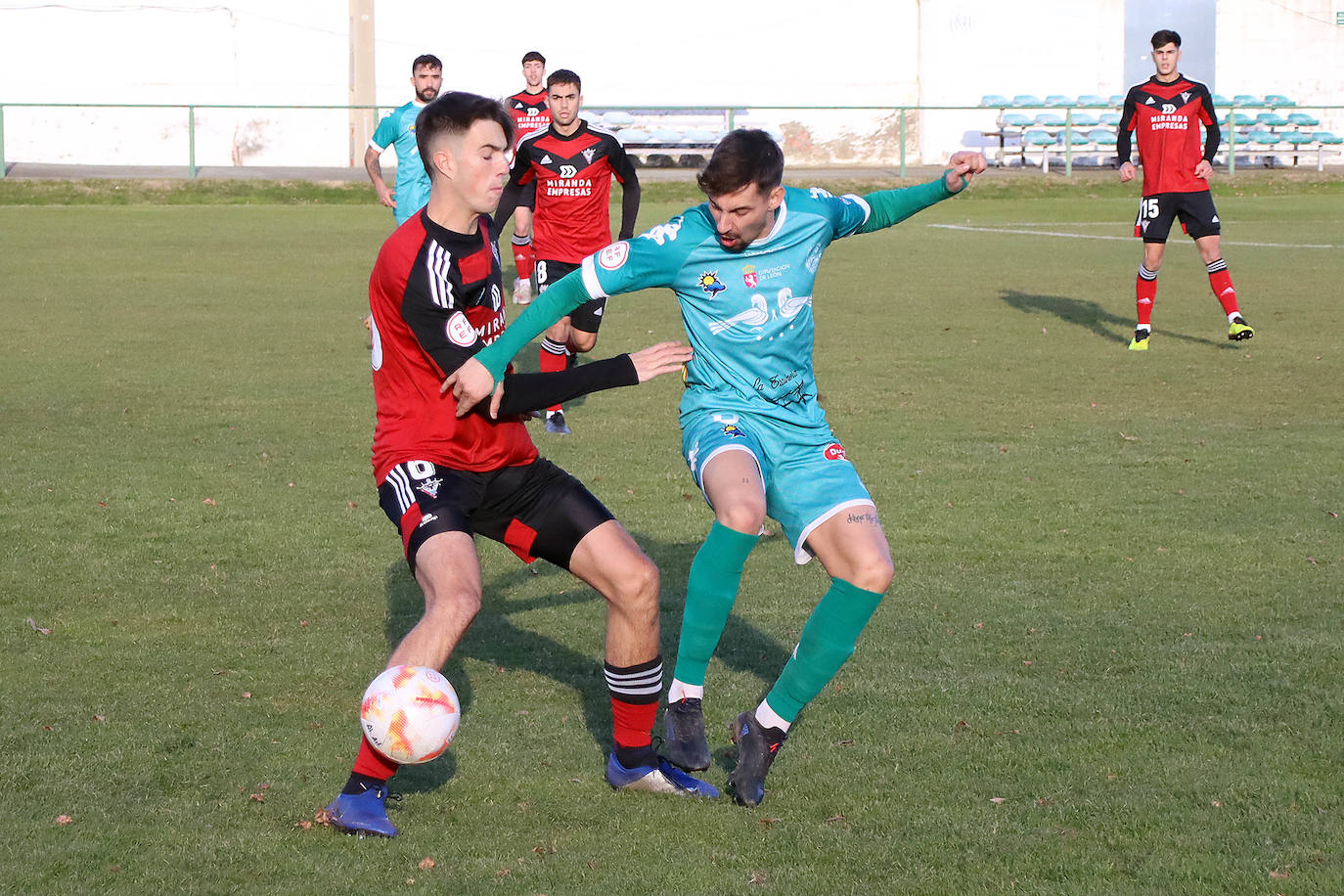 El conjunto astorgano sufre en casa su primera derrota de la temporada