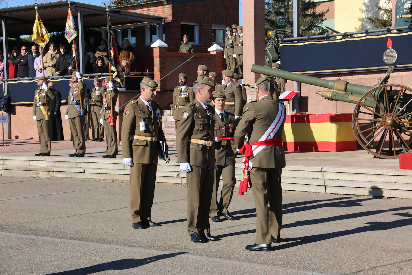 Los artilleros del Maca celebran con honores la festividad de su patrona con un acto militar. 