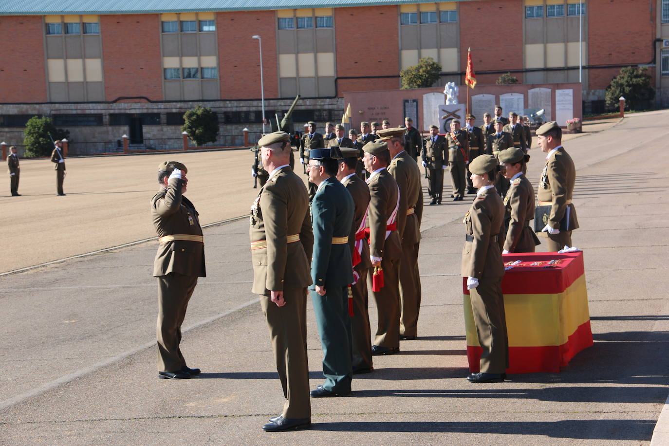 Los artilleros del Maca celebran con honores la festividad de su patrona con un acto militar. 