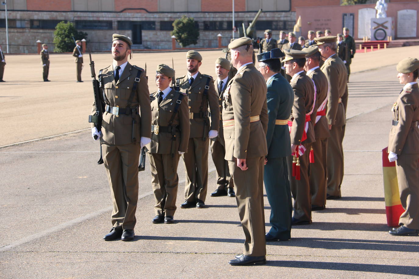 Los artilleros del Maca celebran con honores la festividad de su patrona con un acto militar. 