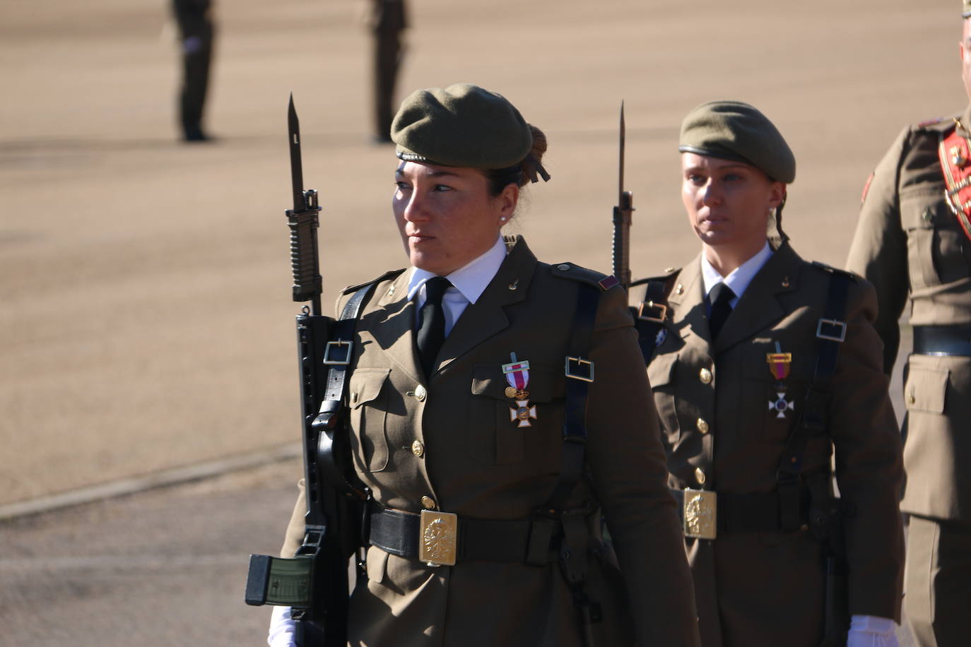 Los artilleros del Maca celebran con honores la festividad de su patrona con un acto militar. 