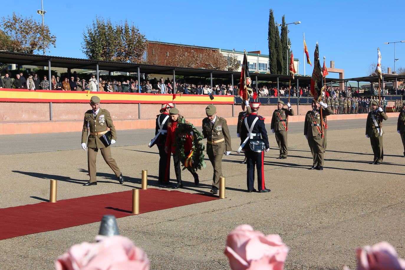 Los artilleros del Maca celebran con honores la festividad de su patrona con un acto militar. 