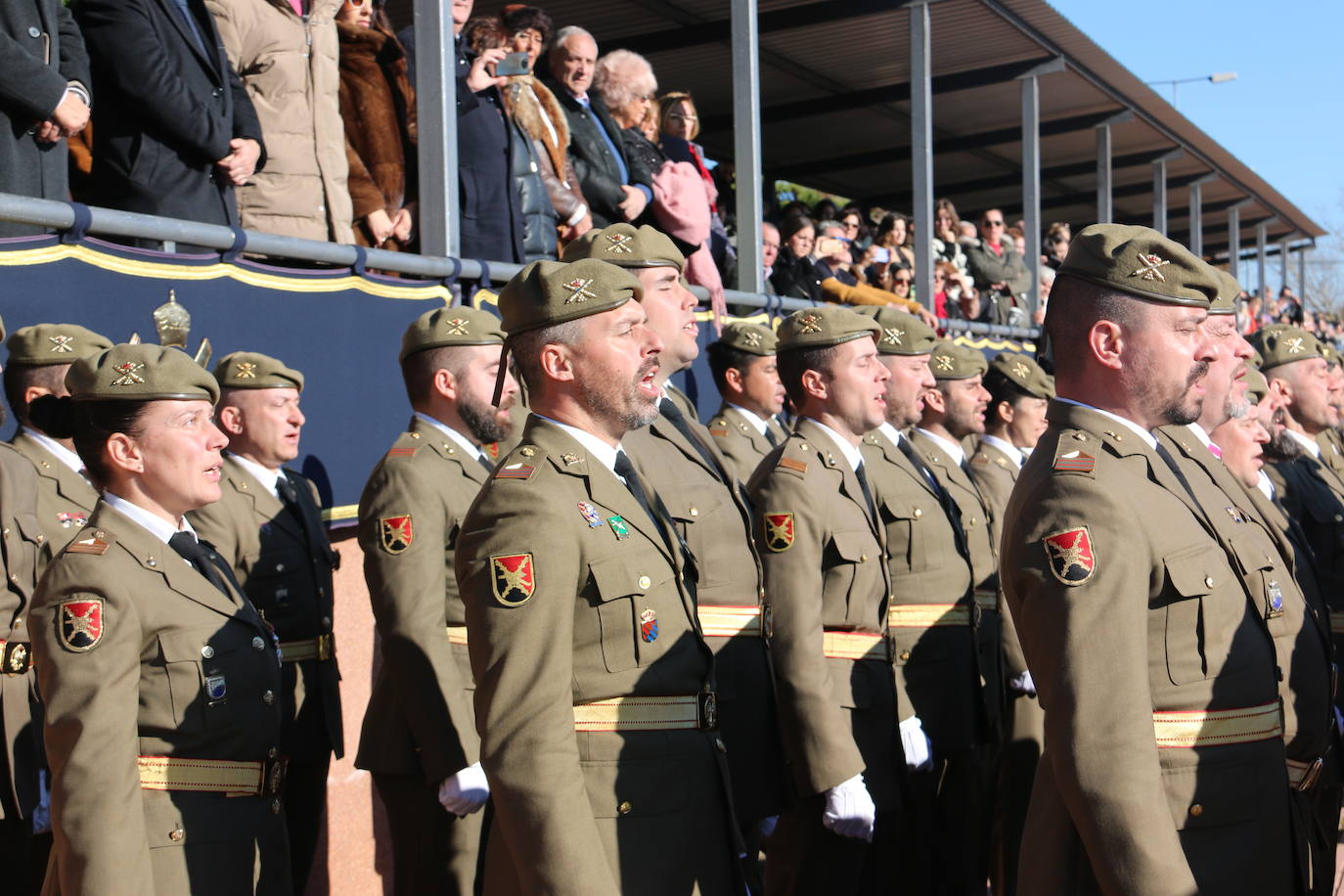 Los artilleros del Maca celebran con honores la festividad de su patrona con un acto militar. 