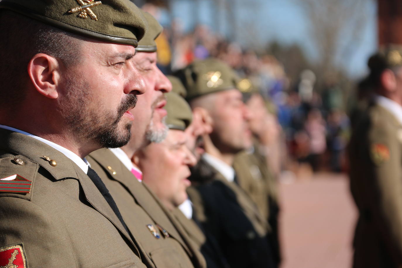 Los artilleros del Maca celebran con honores la festividad de su patrona con un acto militar. 