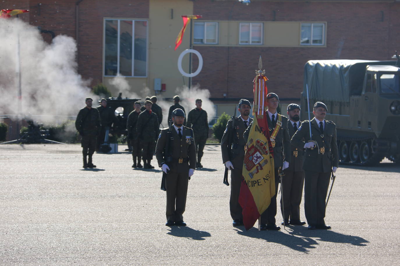 Los artilleros del Maca celebran con honores la festividad de su patrona con un acto militar. 