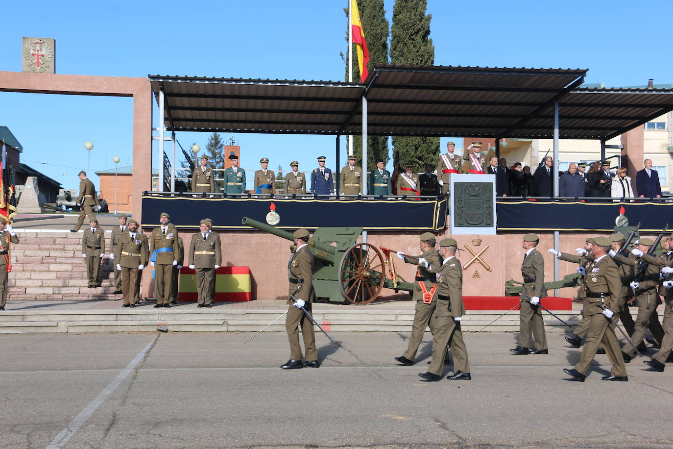 Los artilleros del Maca celebran con honores la festividad de su patrona con un acto militar. 