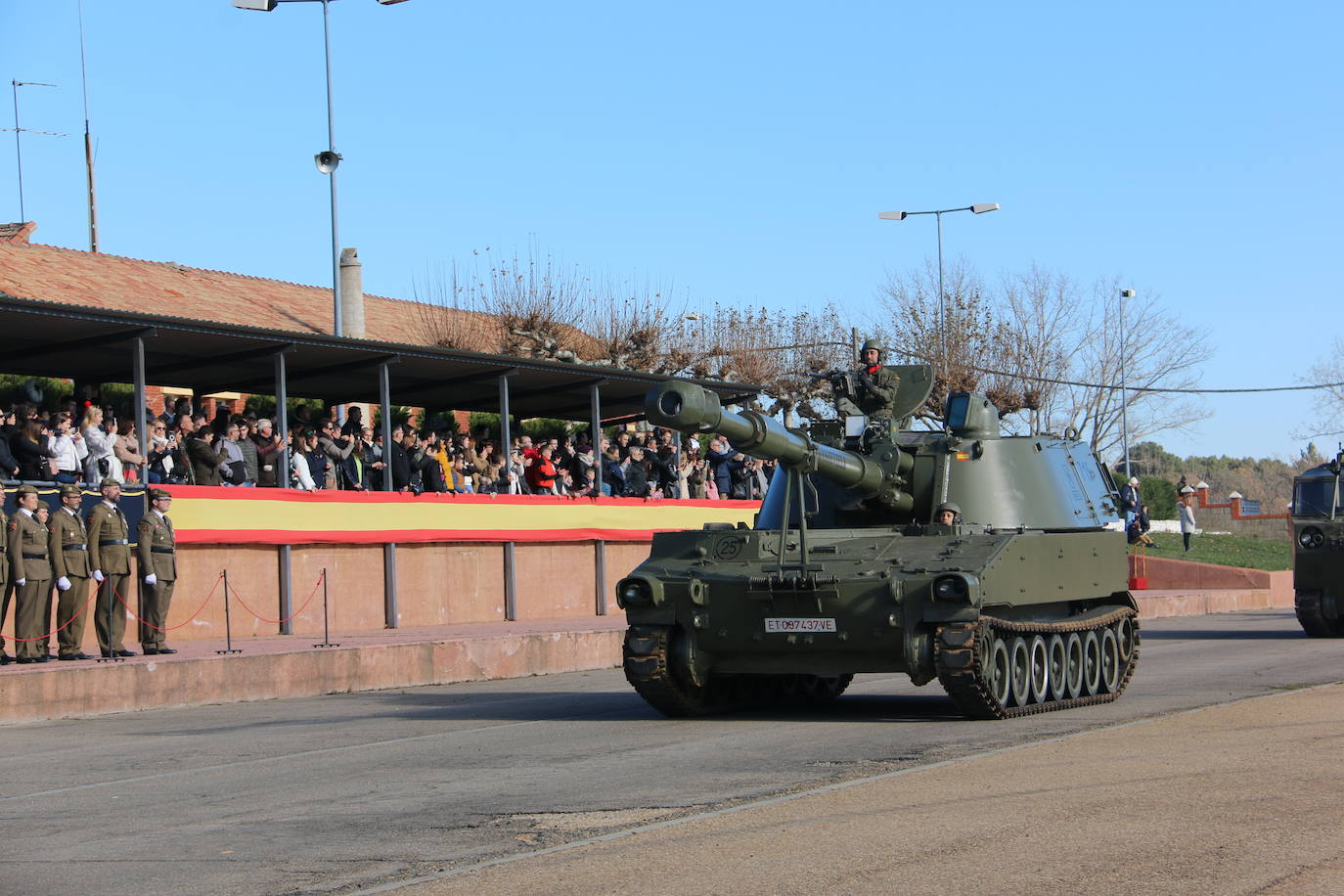 Los artilleros del Maca celebran con honores la festividad de su patrona con un acto militar. 