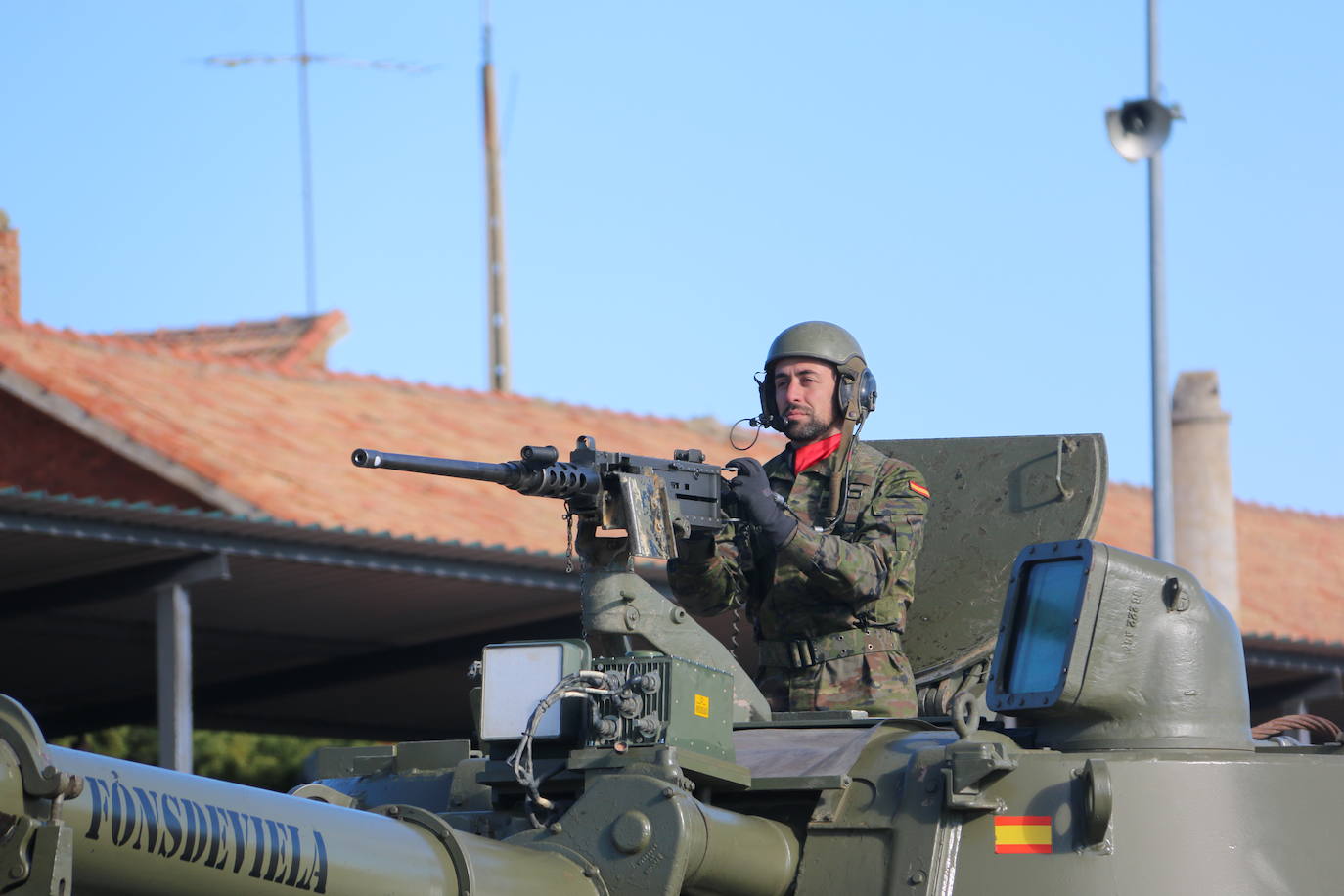 Los artilleros del Maca celebran con honores la festividad de su patrona con un acto militar. 