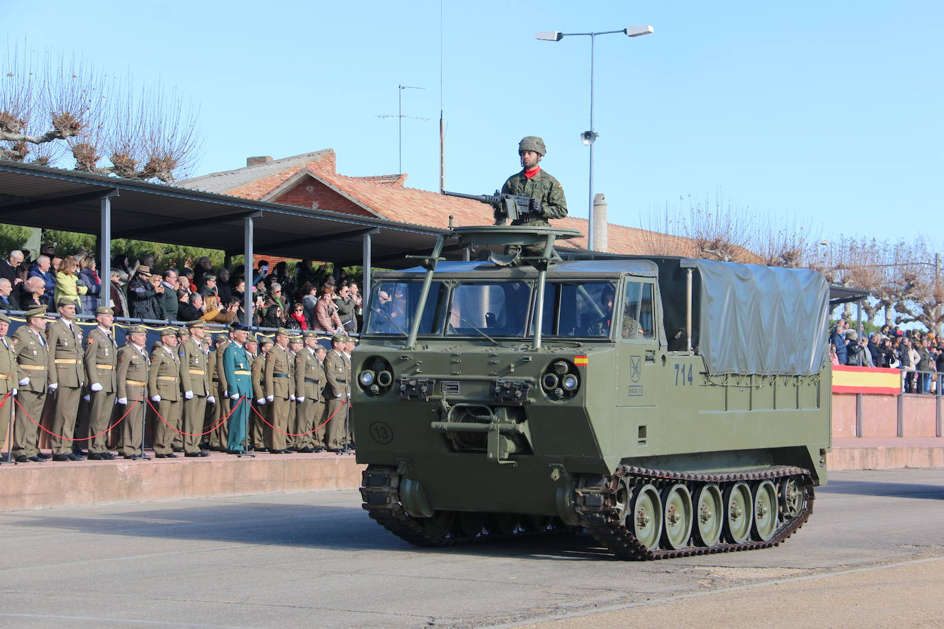 Los artilleros del Maca celebran con honores la festividad de su patrona con un acto militar. 